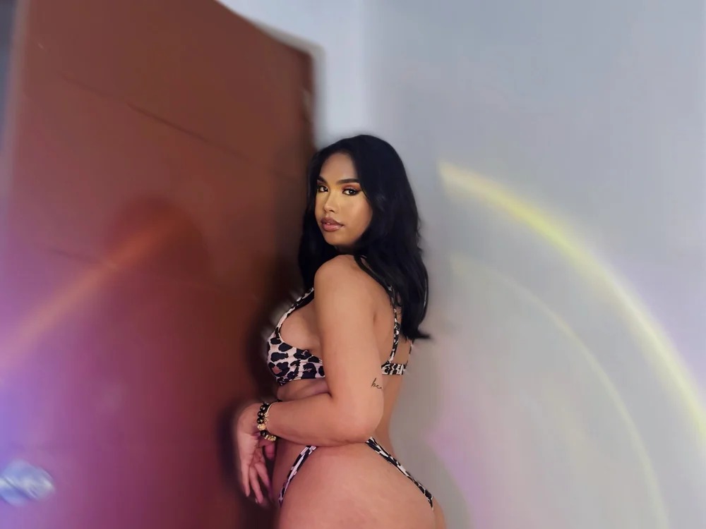 Model Alaia_River