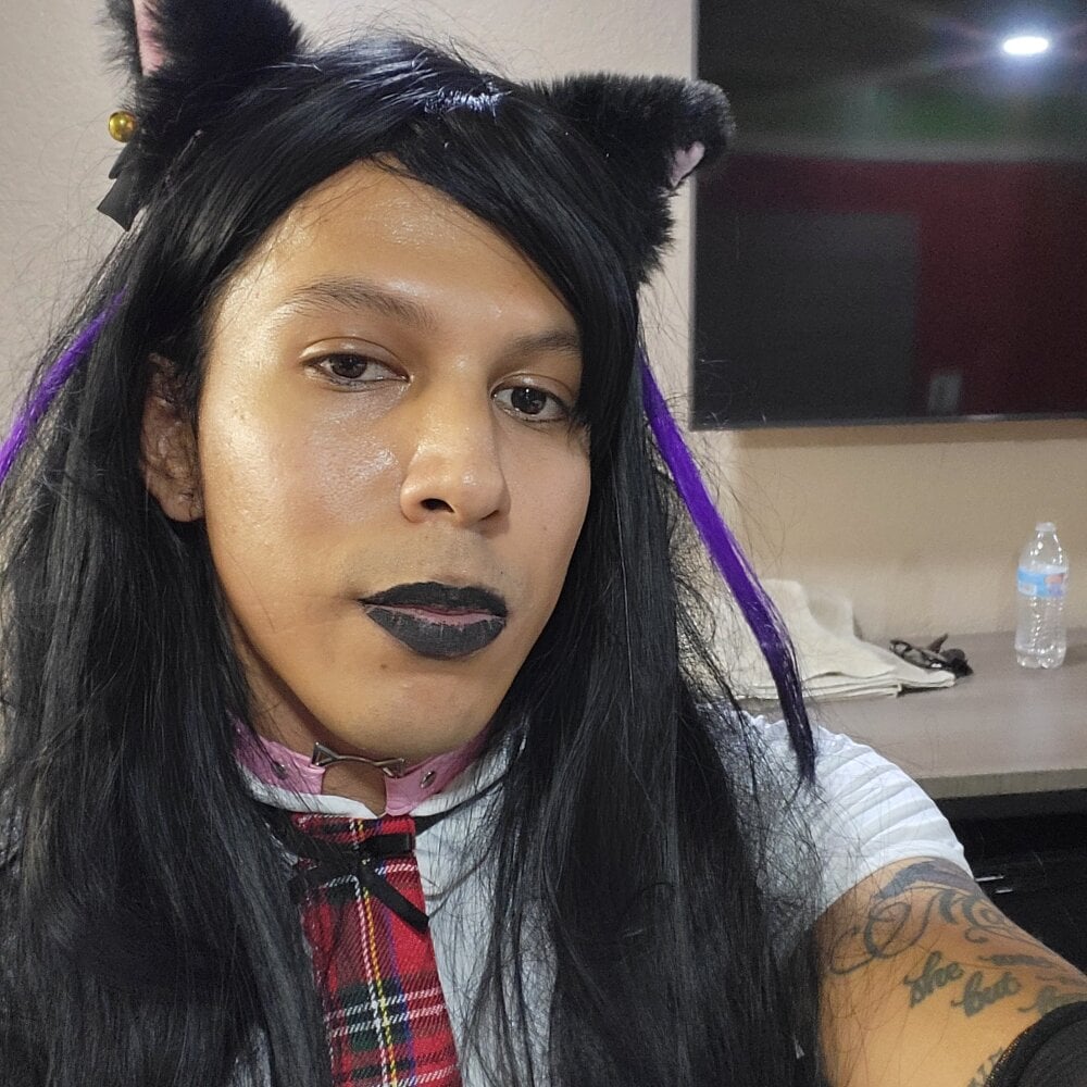 Model AliceXXXMadness