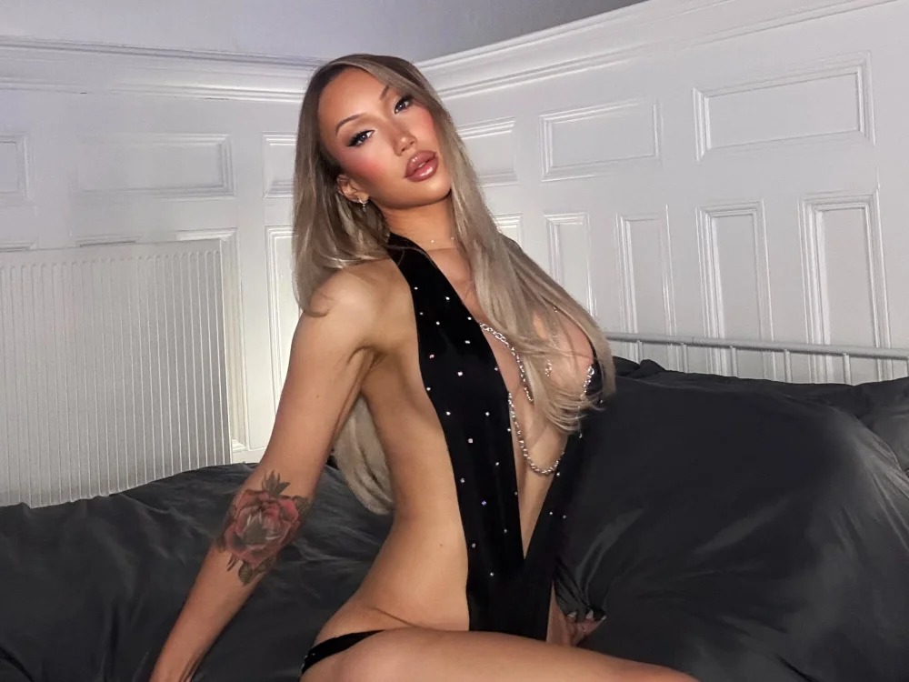 Model Allana29