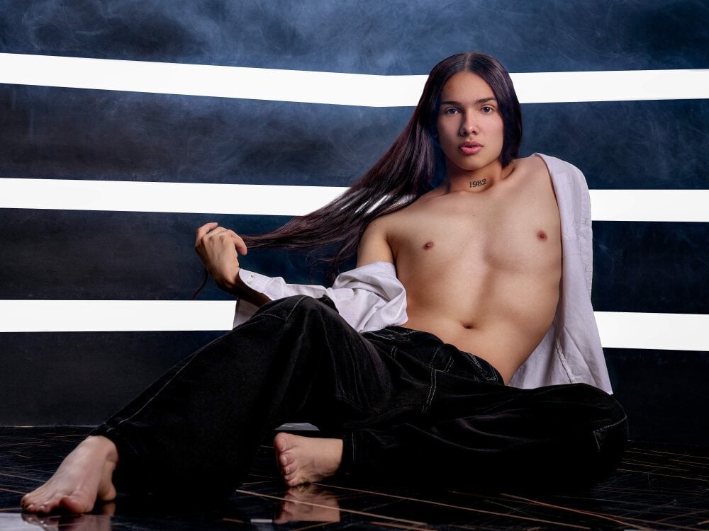 Model Almaazz