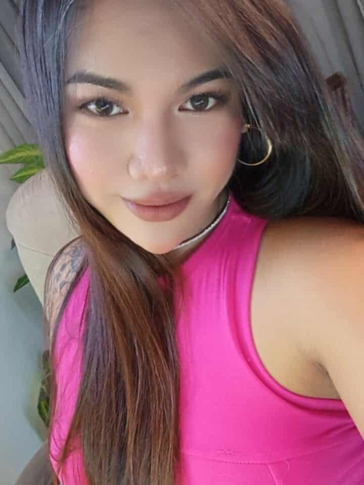 Model AngelitaDeputouch