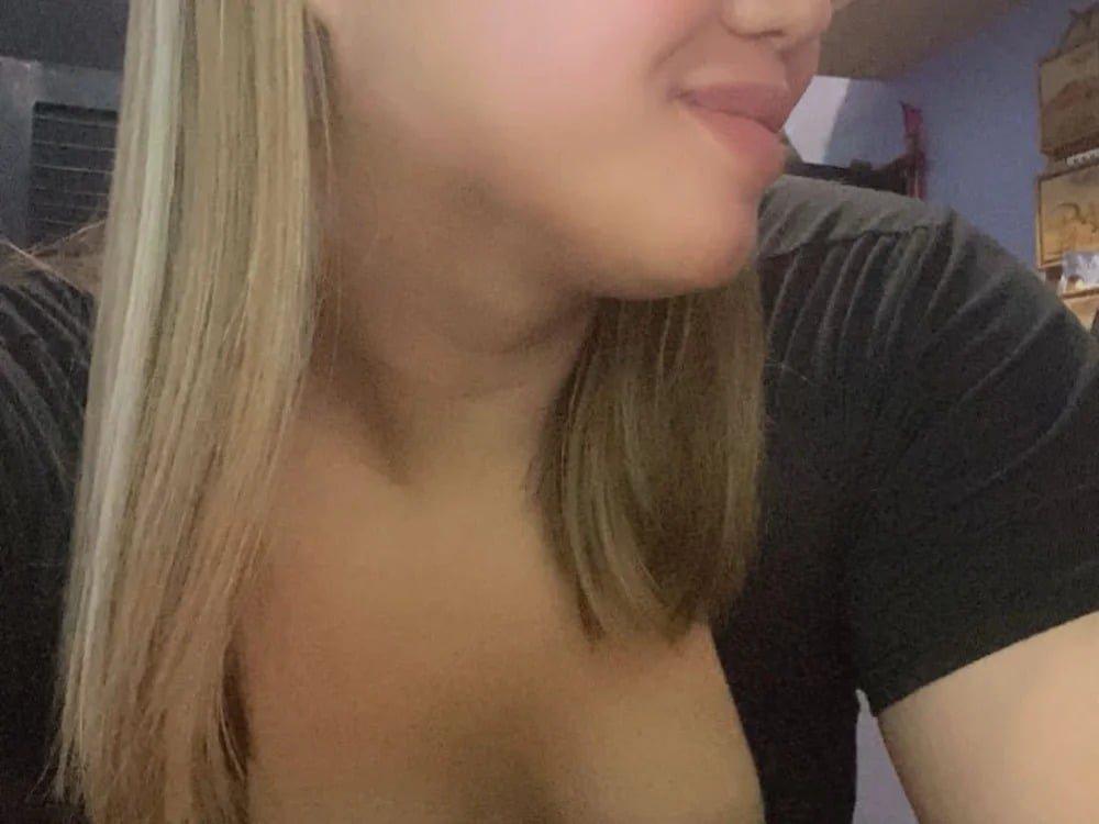 Model AsianHotPrecious