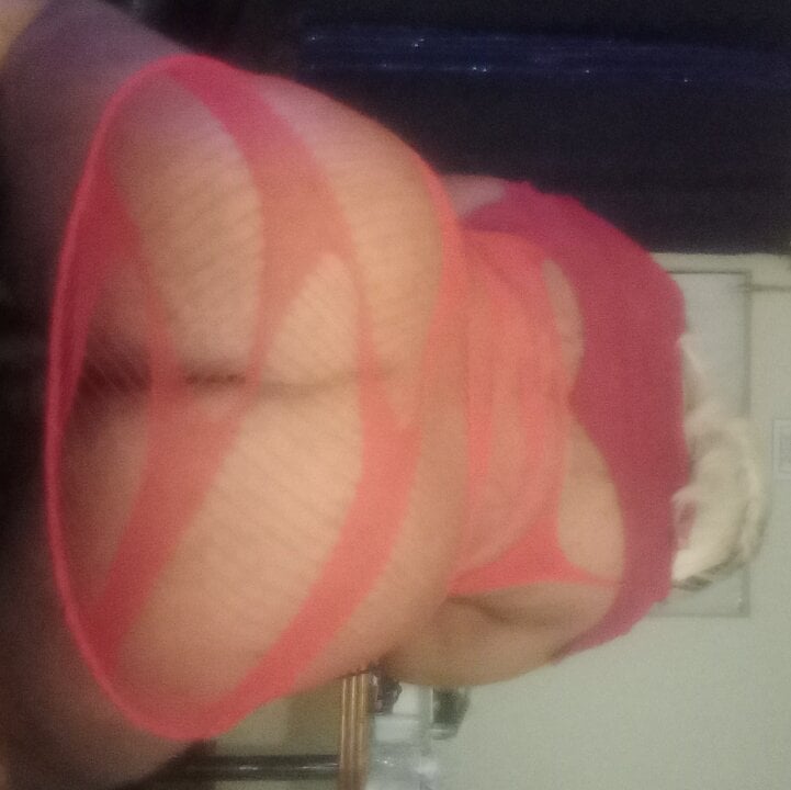 Model BebeThickTsWoman30