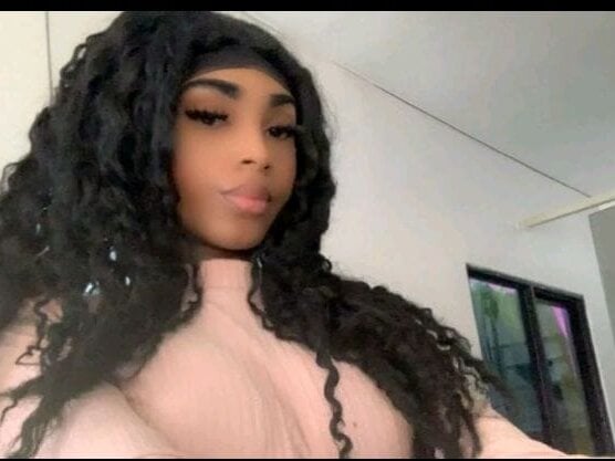 Model Ember_Victiria