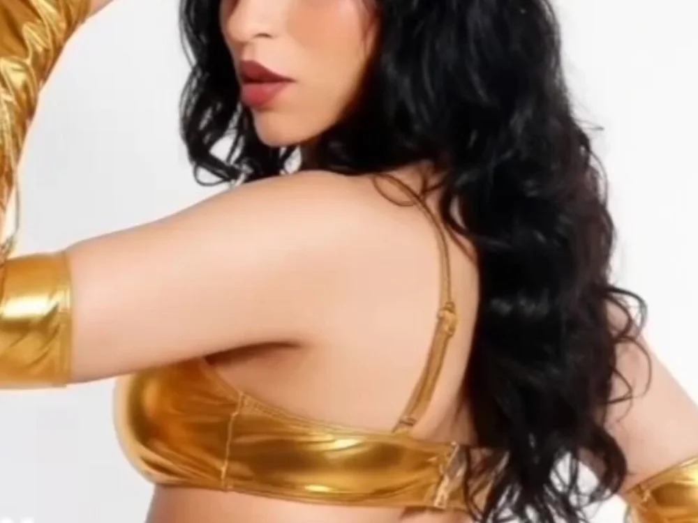 Model Emushka