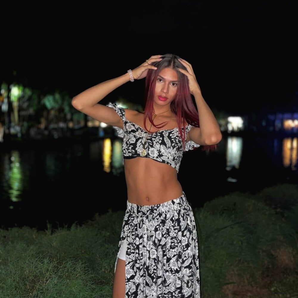 Model Grecia_Monterey