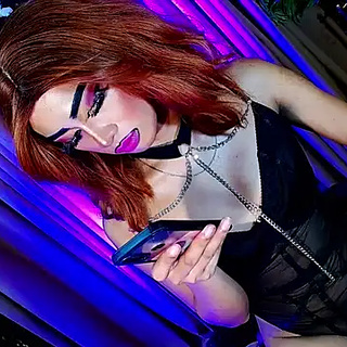 HOLLYWOOD_QUEEN_88