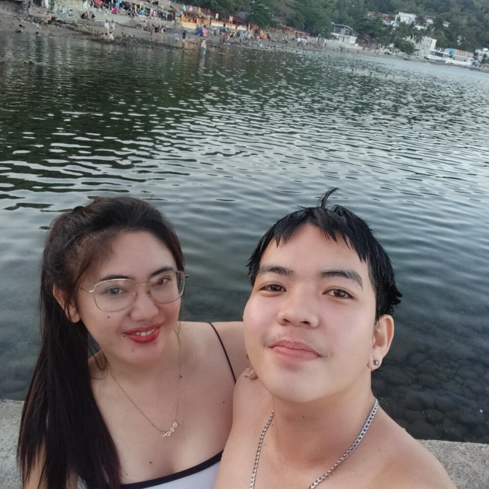 Model HornyCoupleCum