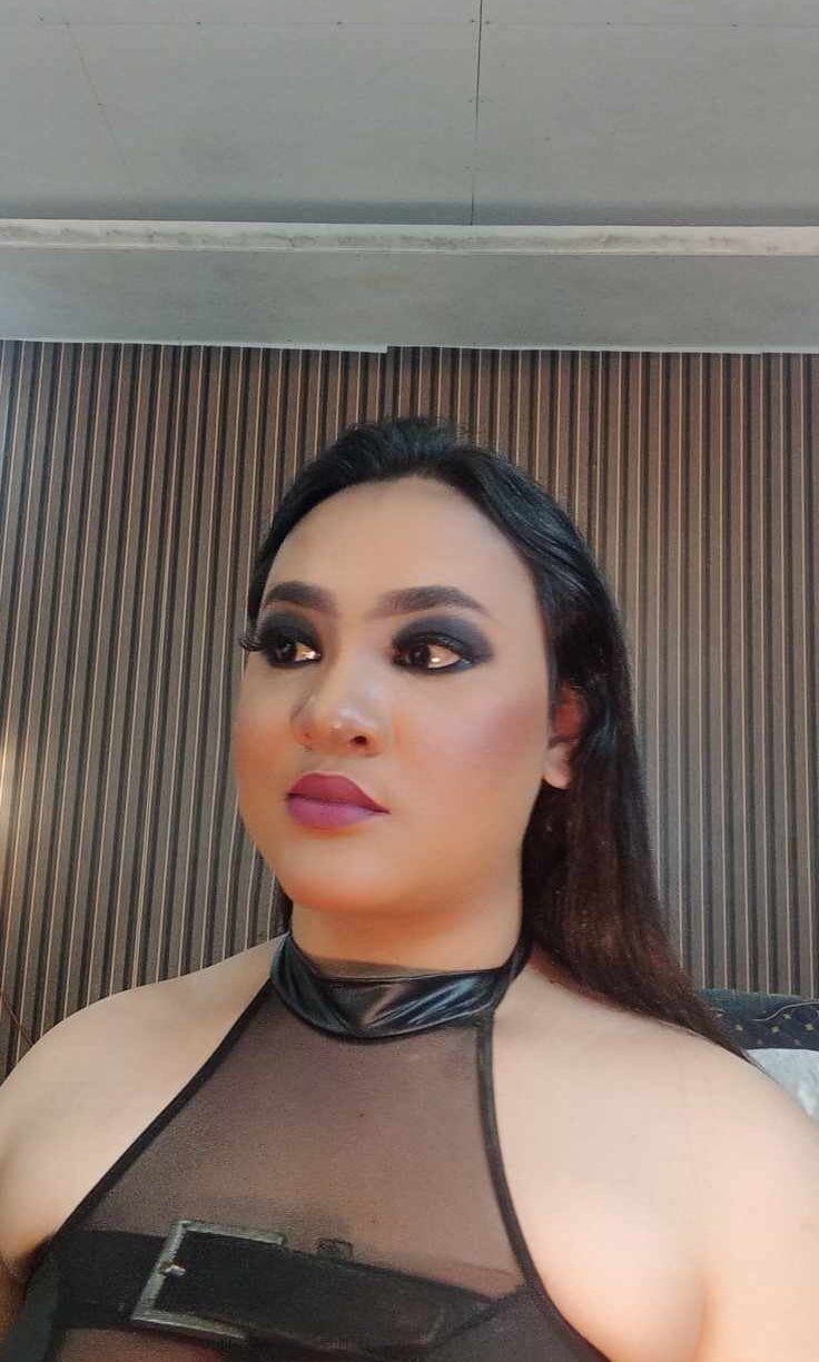 Hotcum_ella's Chat Model Hotcum_ella