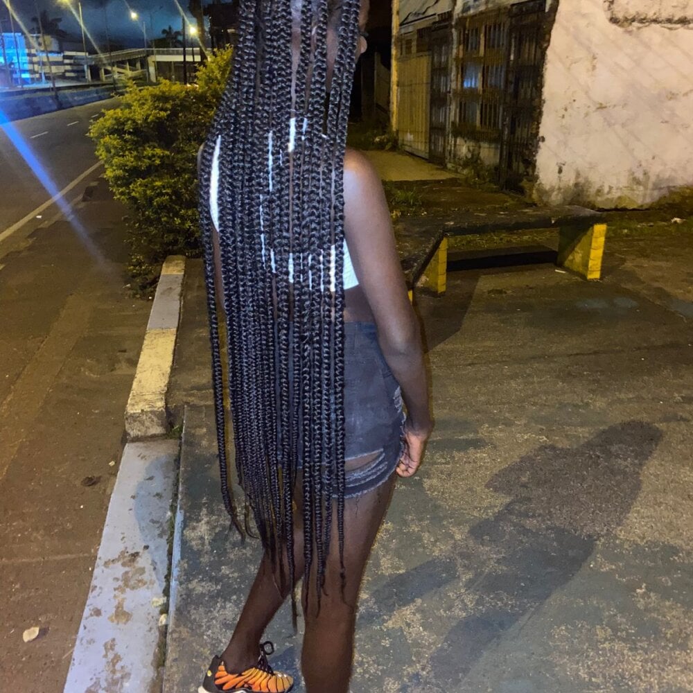 Model Kimberlyn_Black