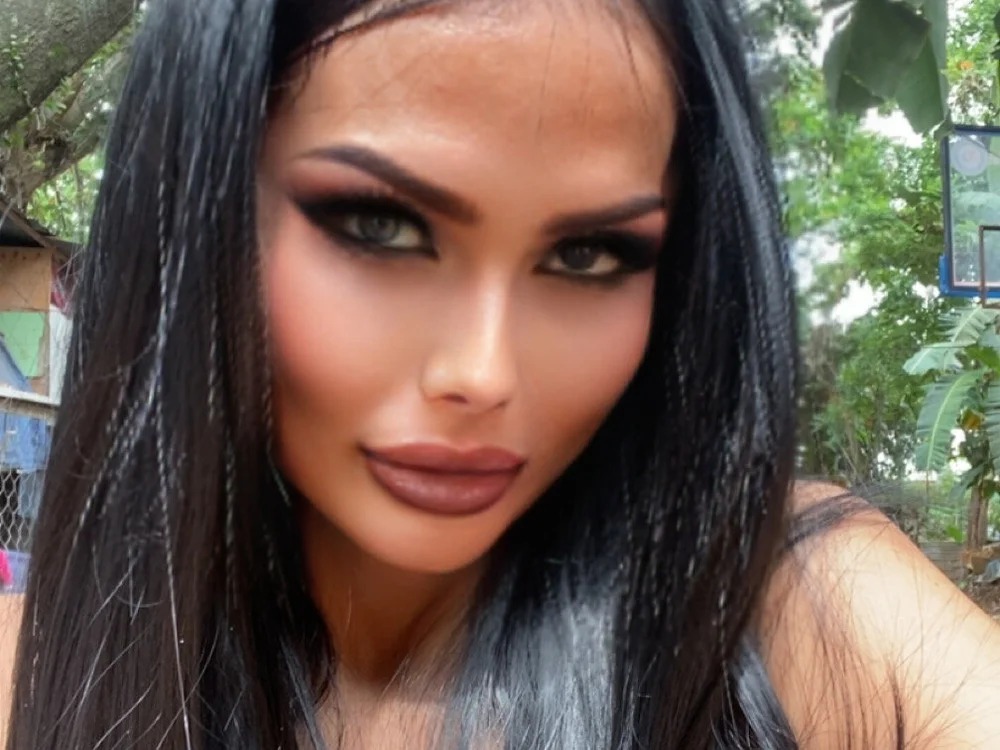 Model LoveRUBY143