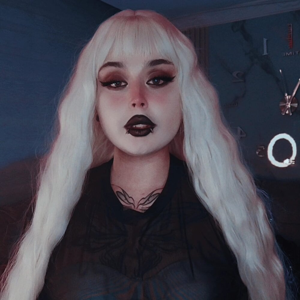 Model Madamexravenx