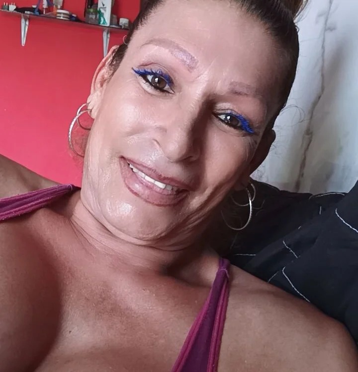 Model PeltingAbsurd