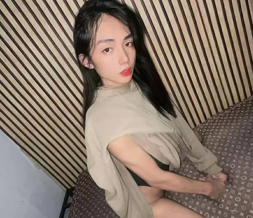 Model Seductive_Zia