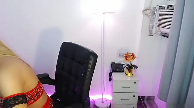 Model Sweetmikaela20