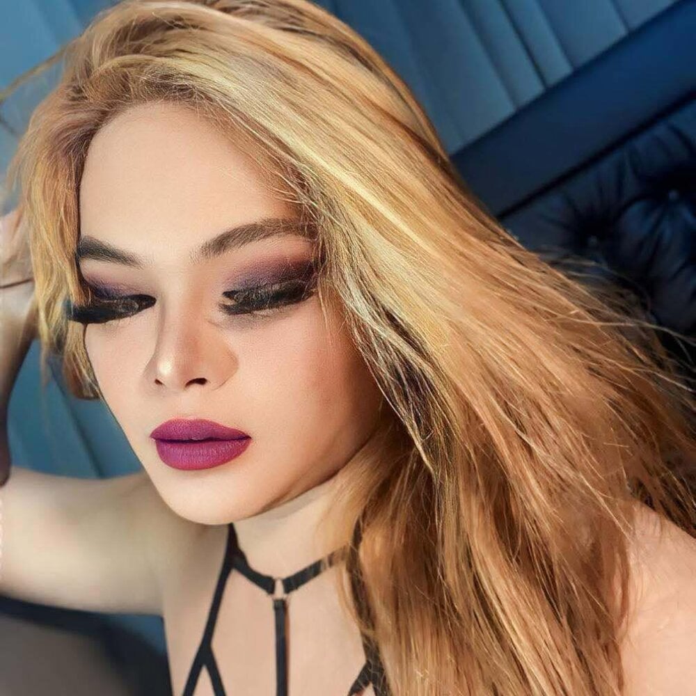 Model Ur_Hot_Mermaid