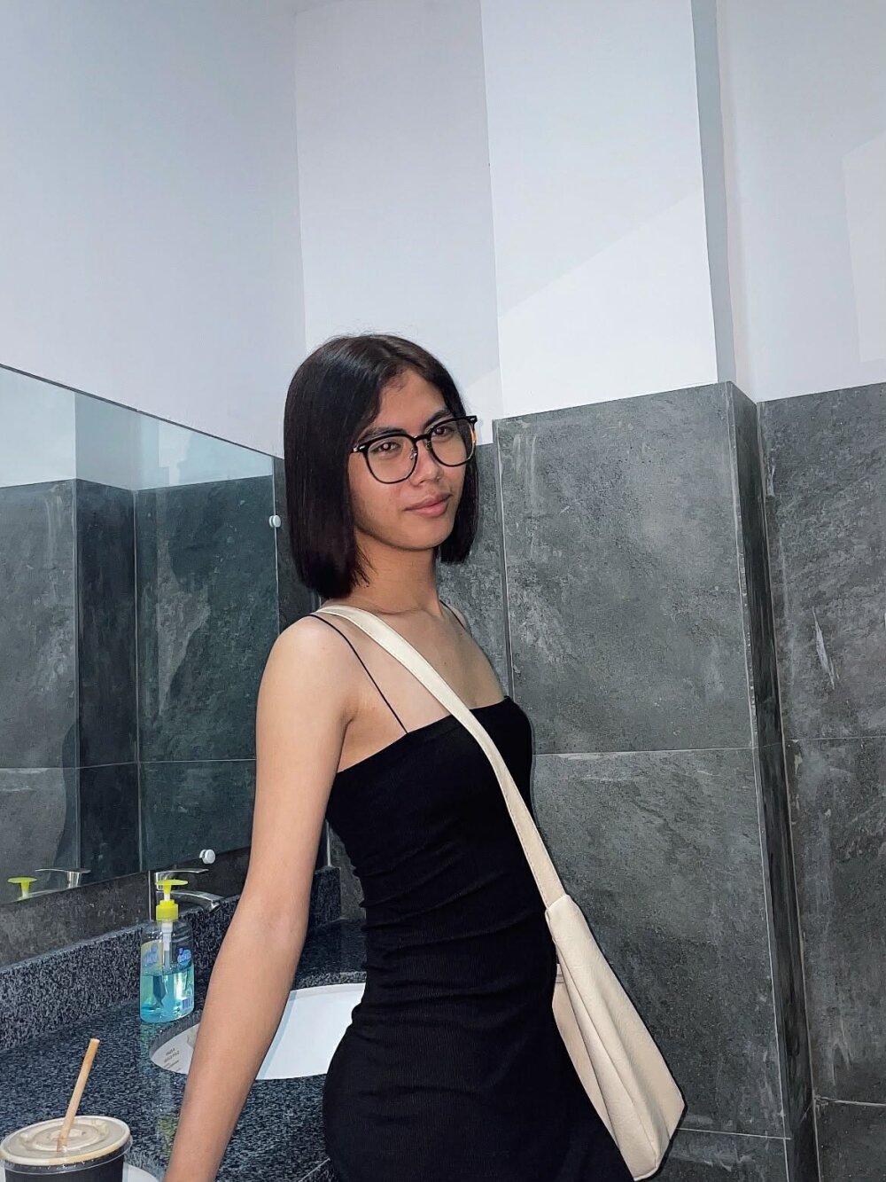 Model Ur_hottestdella