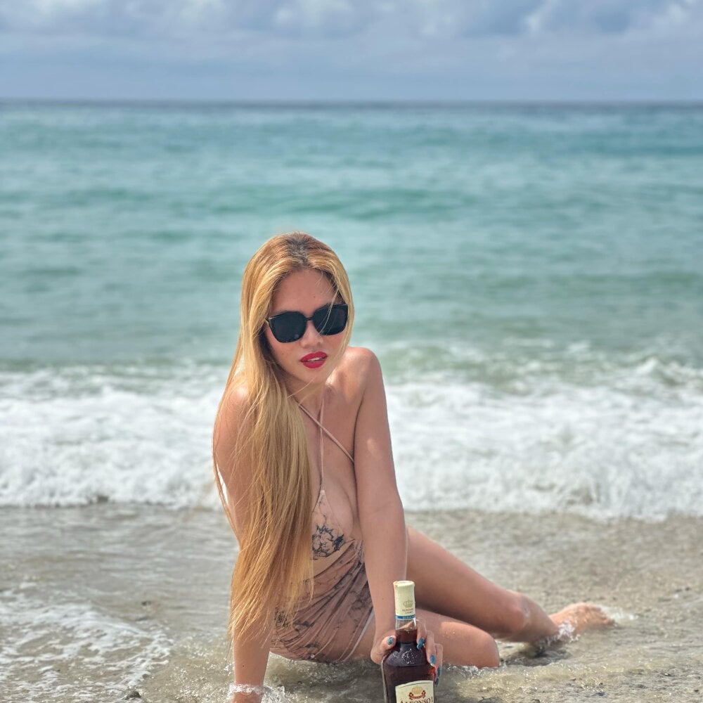 Model Urmistress_Clara