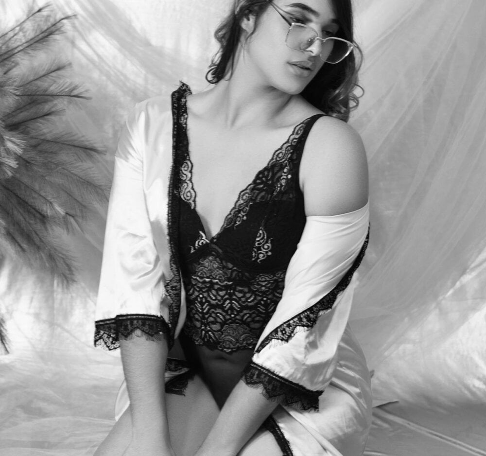 Model Valen_with_pussy