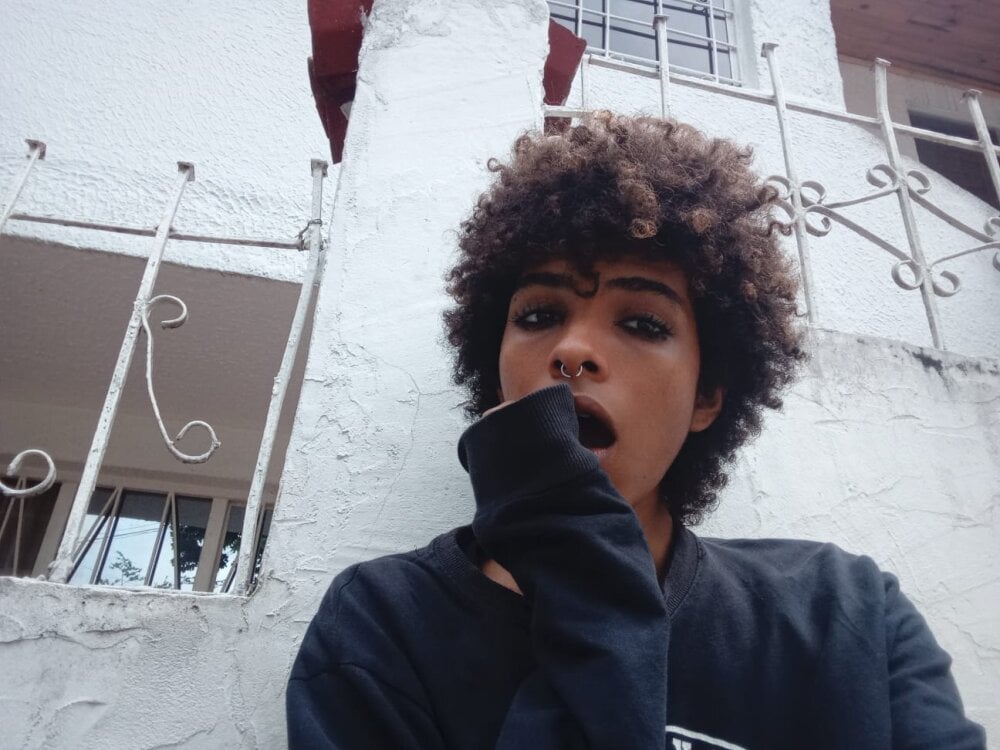 Model Violett_Salvatore