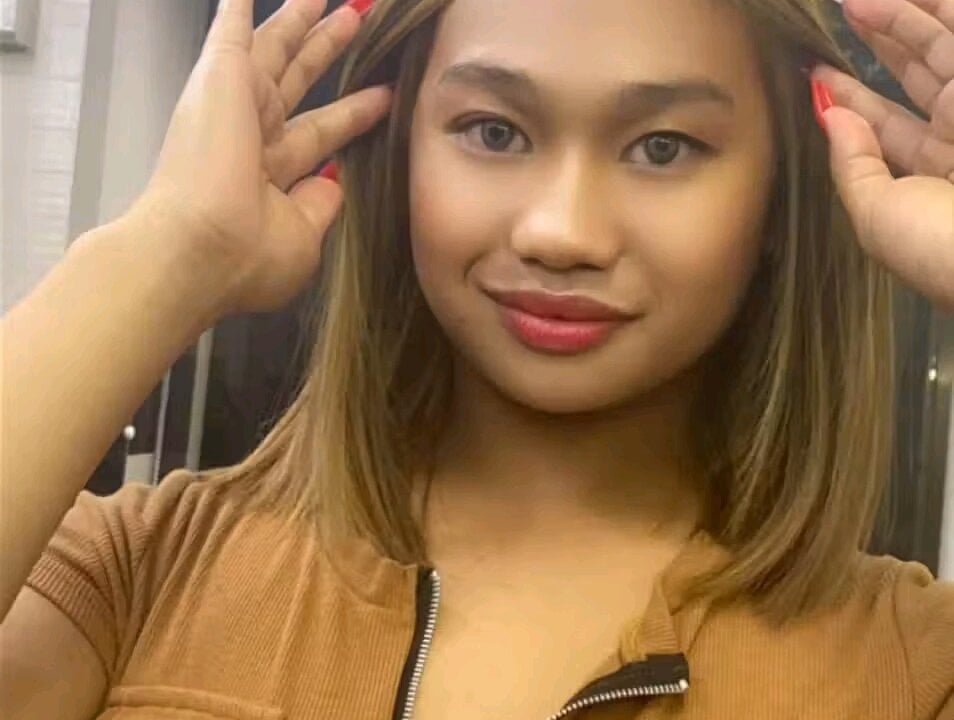 Model XxgiganticoliviacummerxX