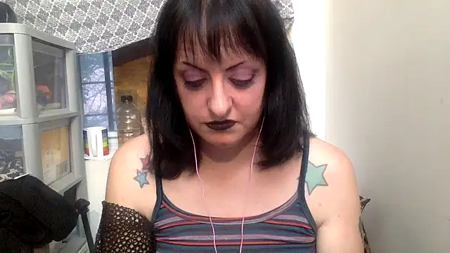 Model dumb_goth_girl