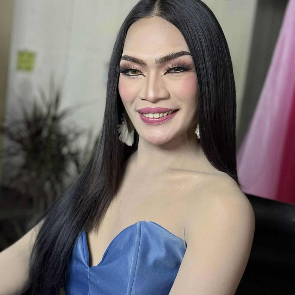 Model gordeushotcummer