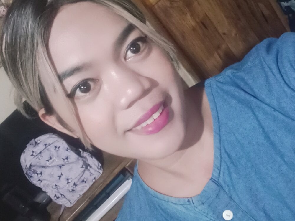 Model im_ur_hot_ella