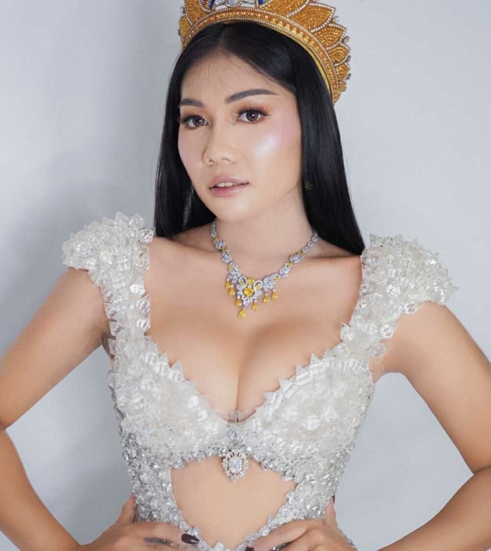 Model lily_browndolly