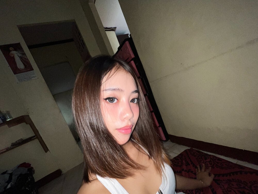 Model lovely_kiannaHugecock