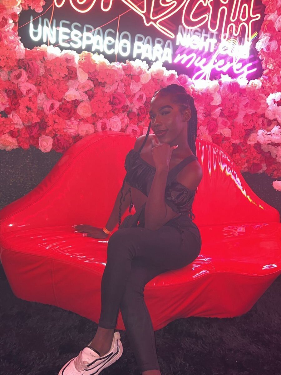 taylor_hot85's Chat Model taylor_hot85