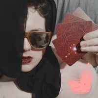 Model tits_out_tarot