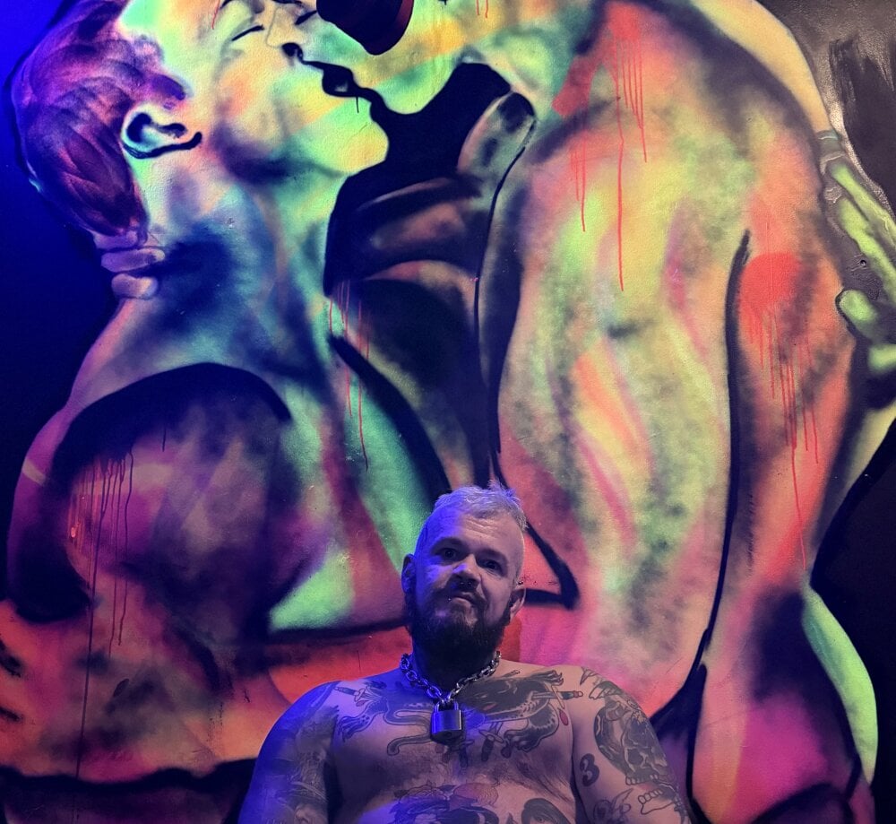 Model trans_man_and_his_dom