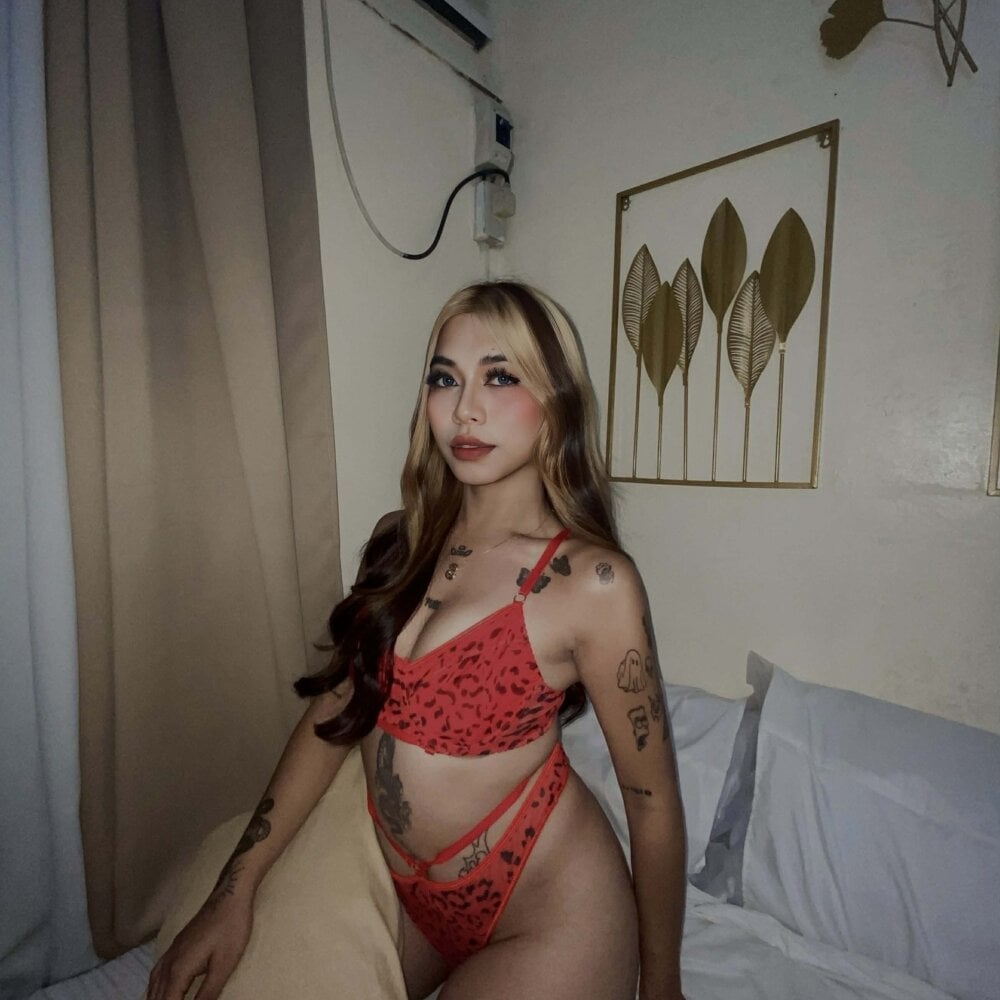 Model urmajesticolivia