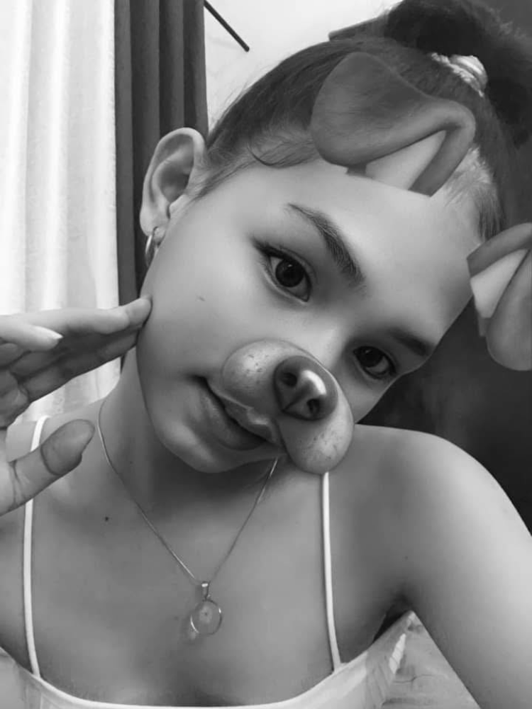 Model ursexydelancy_