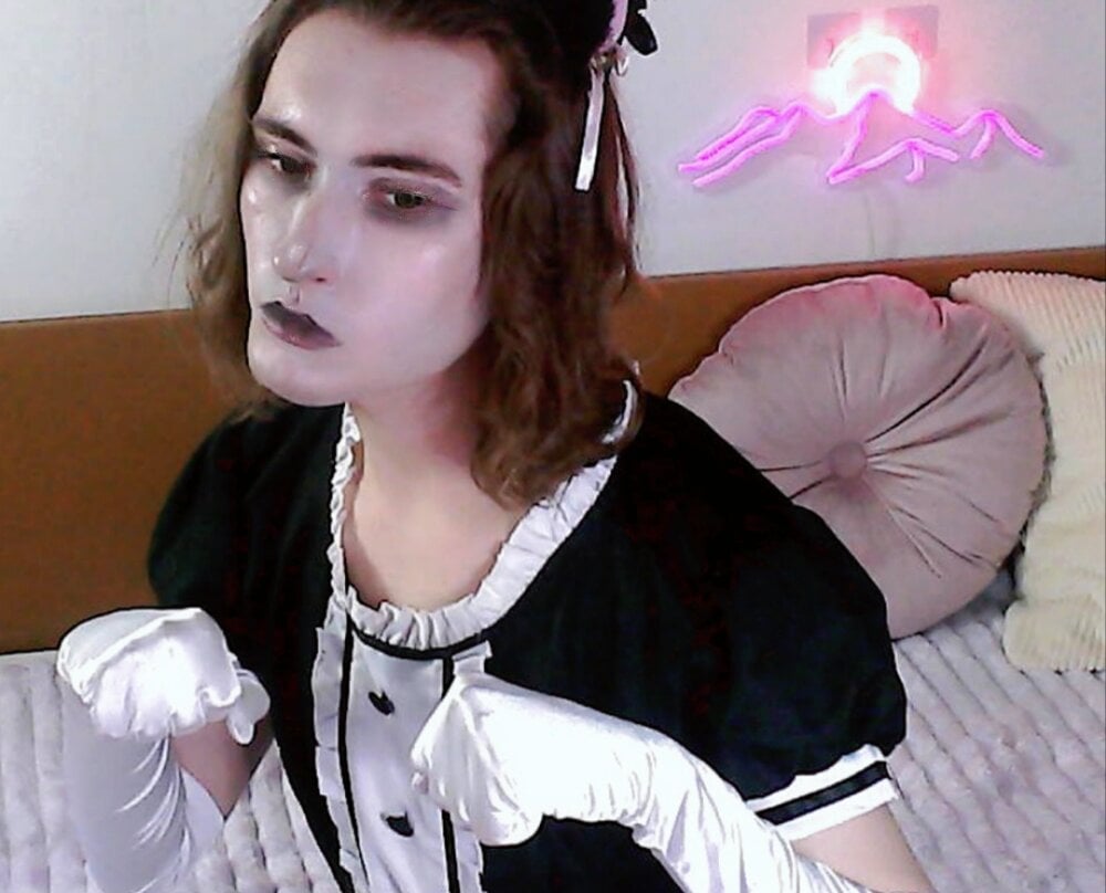 Model whitekittenenergy