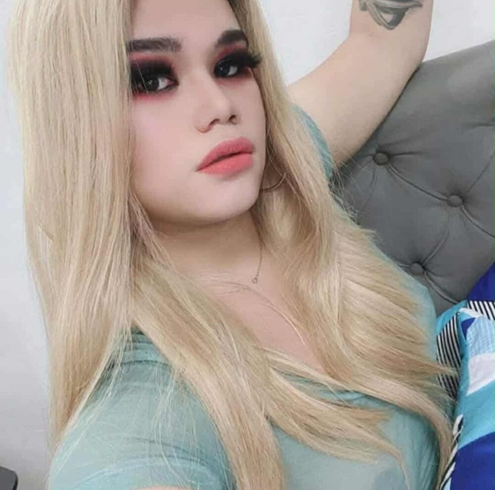 xHugeHarleySelfsuckerx's Chat Model xHugeHarleySelfsuckerx